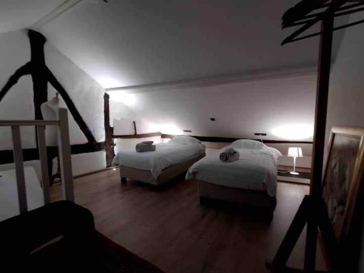 Appartement Atypique - Coeur Historique De Льеж Экстерьер фото